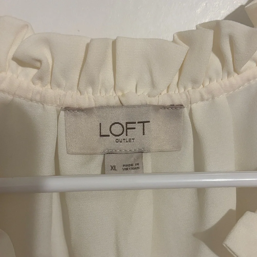 LOFT Cream Ruffled Sleeveless Blouse - Picture 2 of 3